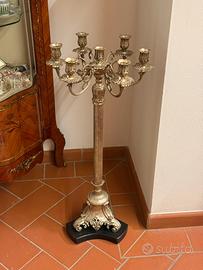 Candelabro bagnato in argento. Solo ritiro a mano.