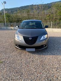 Lancia y