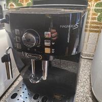 macchina caffe delonghi  magnifica 5