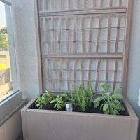 Fioriera in plastica beige