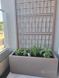 Fioriera in plastica beige