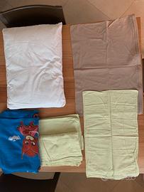 Lenzuola , copertina e cuscino x lettino