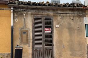 Casa Indipendente da Ristrutturare su 3 Livelli