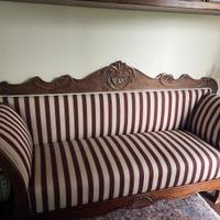 Arredo d’epoca: divano a barca, poltrone