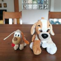 2 piccoli cagnolini in peluche+cestino 