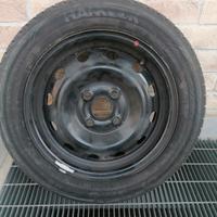 Ruota di scorta Kia Picanto del 2016.