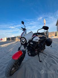 Yamaha xsr700