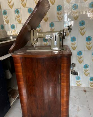 Macchina cucire Necchi BU serie Mira anni 60