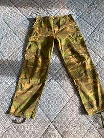 Pantaloni mimetici