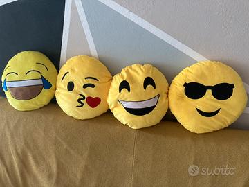 4 cuscini emoticons