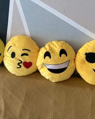 4 cuscini emoticons