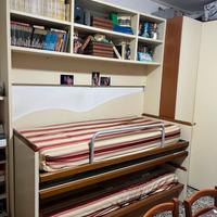 Cameretta con due letti e scrivania