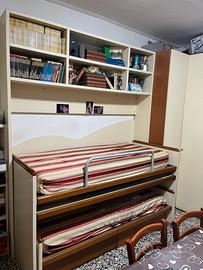 Cameretta con due letti e scrivania