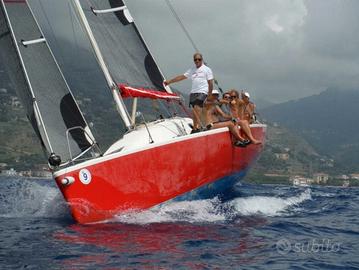 Barca a vela evolution 10 natante regata crociera