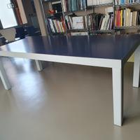 Tavolo di design da ufficio