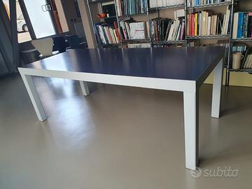 Tavolo di design da ufficio