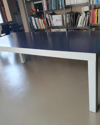 Tavolo di design da ufficio