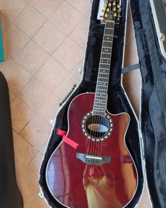 Chitarra acustica Ovation rossa bordeaux