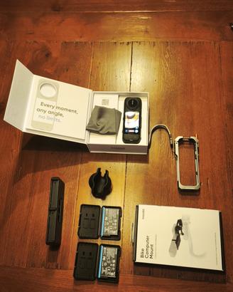 insta 360 X5 con accessori