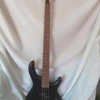 basso 4 corde,amplificatore,custodia,2 cavi,accord
