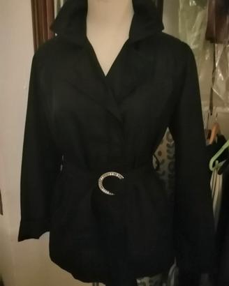 Elegante impermeabile nero
