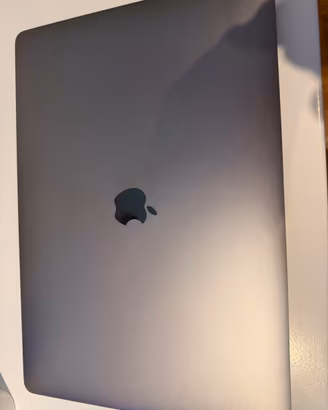 MacBook Pro 15” Touch Bar 2016 i7 16GB Space Gray
