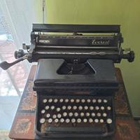 Macchina da scrivere Everest