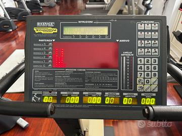 2 BIKE RACE hc600 TECNOGYM