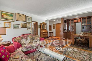 Appartamento di 130 m² con 4 locali e posto auto a