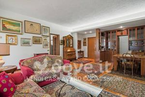 Appartamento di 130 m² con 4 locali e posto auto a