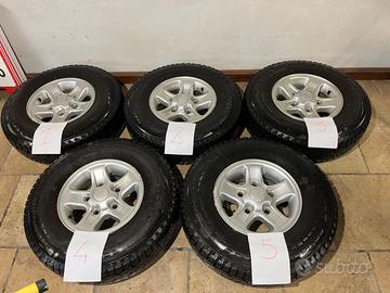 Land Rover Defender - ruote originali complete