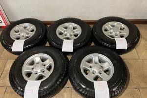 Land Rover Defender - ruote originali complete