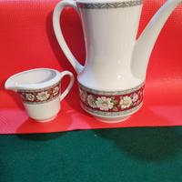 teiera e caffettiera in porcellana