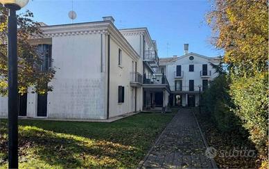 Immobile in asta di 100 m² con box auto a Meolo