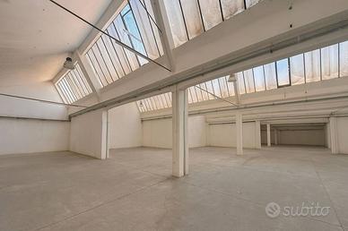 Immobile di 1297 m² con 5 locali a Misinto