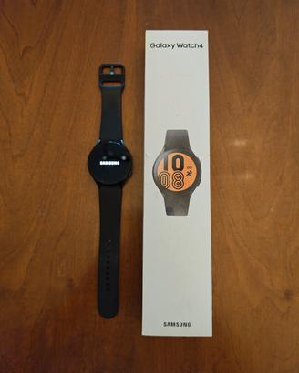 Samsung Galaxy Watch 4 44mm pari al nuovo + extra
