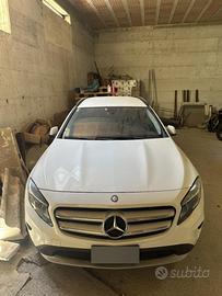 MERCEDES-BENZ GLA180