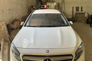 MERCEDES-BENZ GLA180