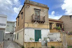 4 LOCALI A PALERMO