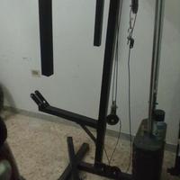 palestra con varie esercizi