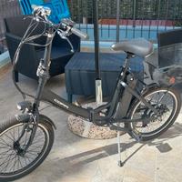 Bicicletta elettrica pieghevole