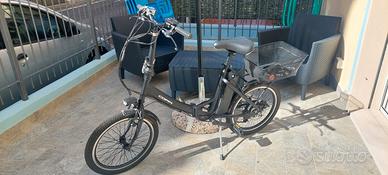 Bicicletta elettrica pieghevole