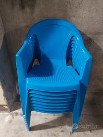 8 sedie in plastica robuste materiale di qualità.