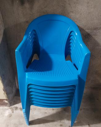 8 sedie in plastica robuste materiale di qualità.