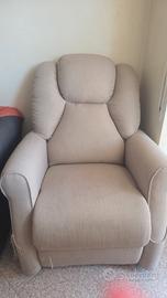 Poltrona relax motorizzata con sistema lift