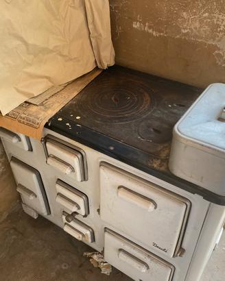 Macchina  cucina  a legna anni 50