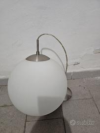 lampadario in buono stato in vetro e acciaio