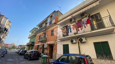 2 LOCALI A NAPOLI