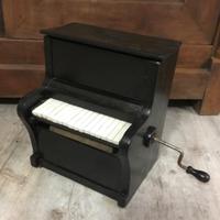 Antico e raro piccolo pianoforte a cilindro
