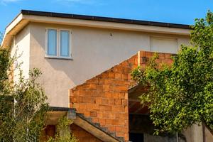 casa di campagna con terreno annesso 